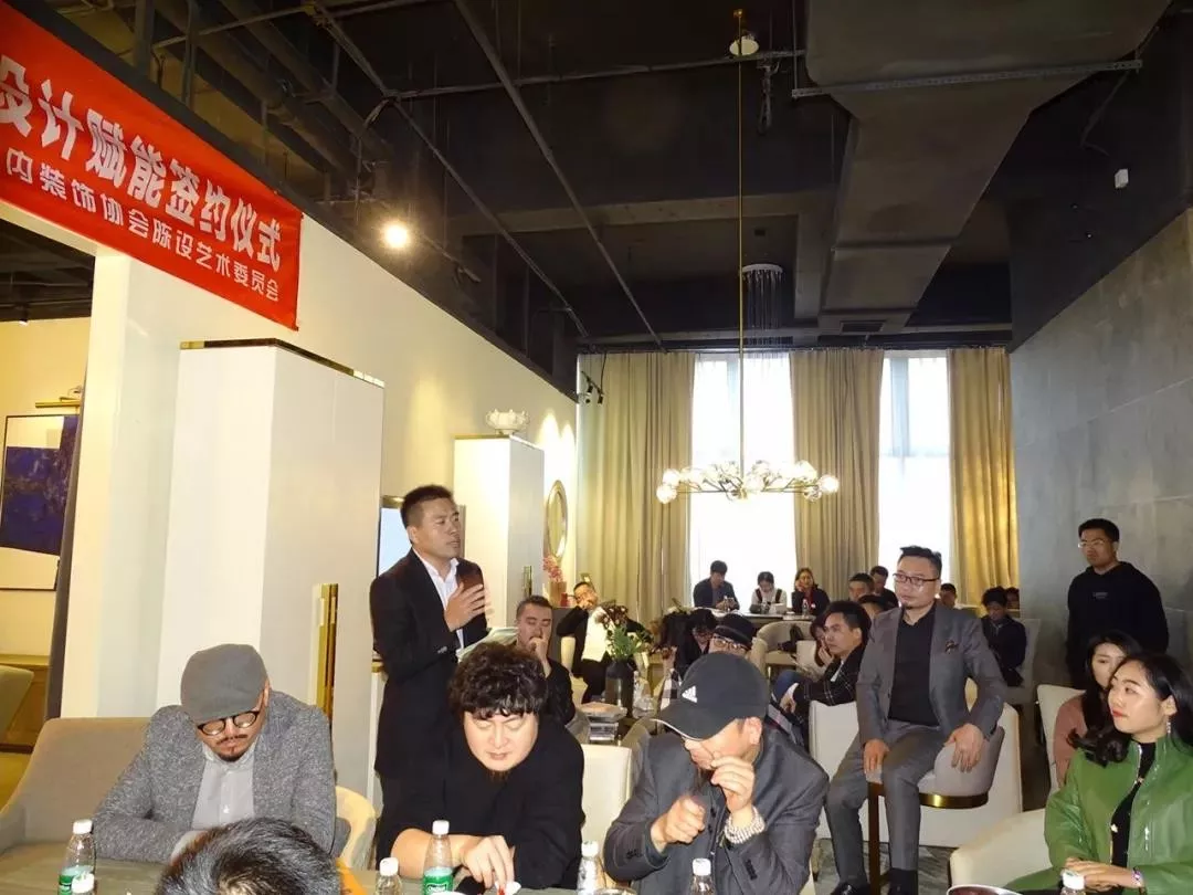 中國晶鯤鵬獎戰(zhàn)略合作伙伴設(shè)計賦能簽約儀式圓滿召開—成都建博會“大家居·設(shè)計周”(圖10)