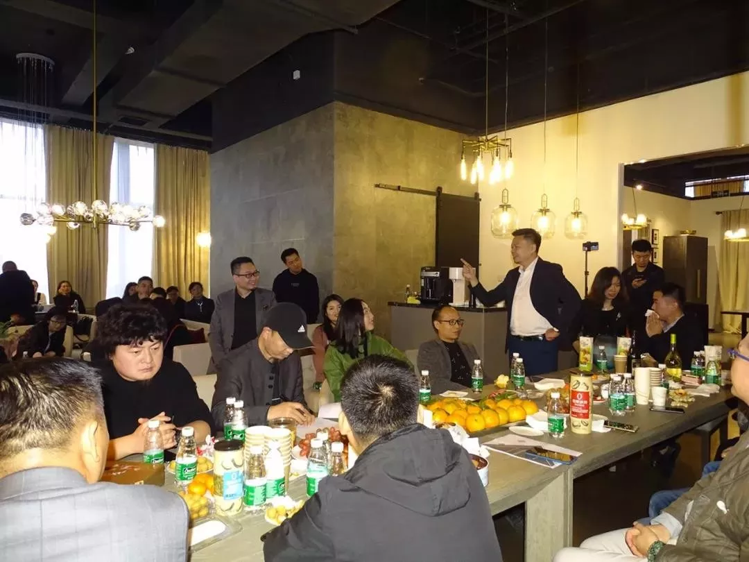 中國晶鯤鵬獎戰(zhàn)略合作伙伴設(shè)計賦能簽約儀式圓滿召開—成都建博會“大家居·設(shè)計周”(圖11)